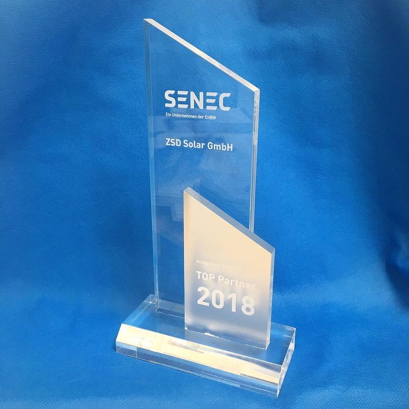SENEC Auszeichnung aus Glas für ZSD Solar für den Top-Partner 2018